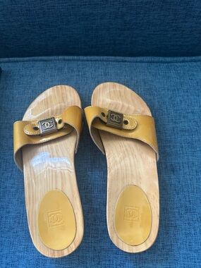 CHANEL Mustard Yellow Leather Slide Sandals with Wood-Effect Footbed